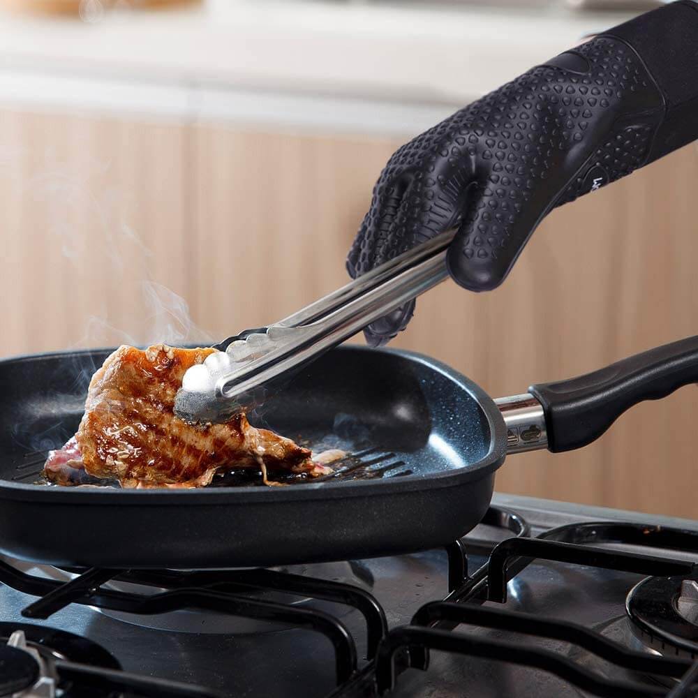 Loveuing Kitchen Oven Gloves - Silicone and Cotton Double-Layer Heat  Resistant Oven Mitts/BBQ Gloves/Grill Gloves - Perfect for Baking and  Grilling